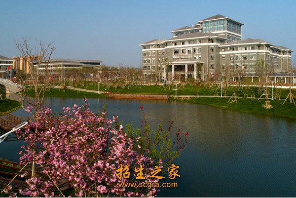 东临凤栖湖