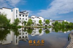 该中心位于金沙县产业园区