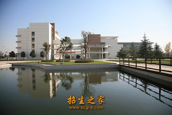 功能完善的现代化校园