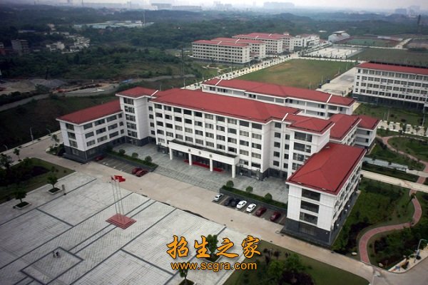 是一所具有中国岭南古典建筑风格