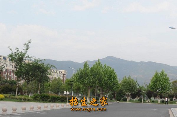 现有五年制高职与三年制中专两个办学层
