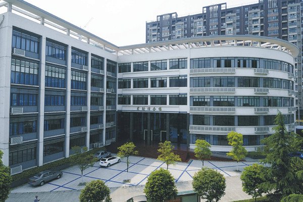高中入学考试的最低分数约为300分