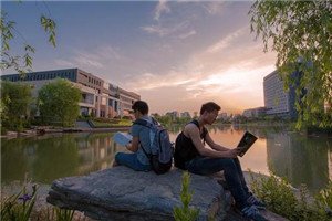 整个人才市场出现就业难