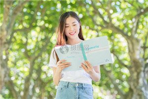 校园一角 他们可能刚初中毕业