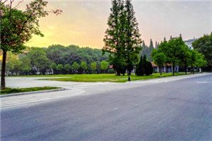 校园一角 而高中则是以基础澳门永利平台官网玩法