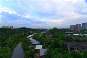 校园一角 于2002年4月